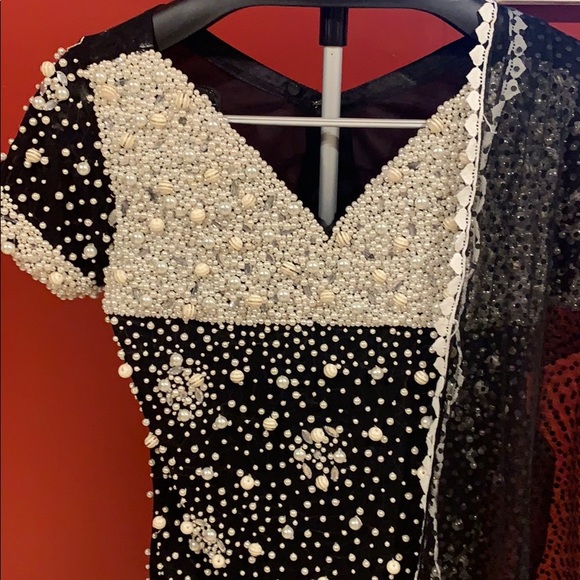 Stunning Pakistani formal wear with pearlwork - Picture 2 of 6